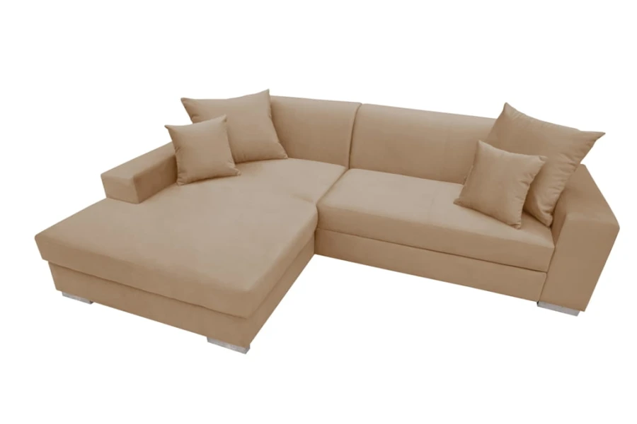 Beiges Ecksofa in L-Form mit passenden Kissen, gemütliche Couch fürs Wohnzimmer.