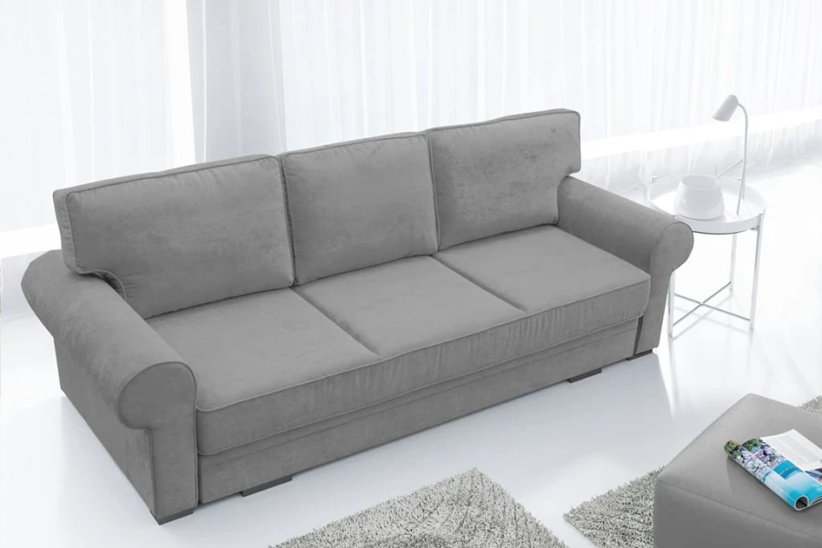 Hellgraues 3-Sitzer Sofa als modernes Möbelstück für das Wohnzimmer.
