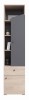 Schmaler Hochschrank mit grauer Front und offenen Regalfächern in hellem Holzdesign.