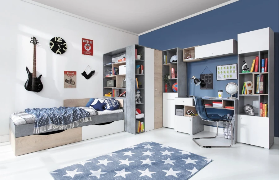 Modernes Jugendzimmer-Set mit Bett, Schreibtisch und begehbarem Eckkleiderschrank in Grau-Weiß.
