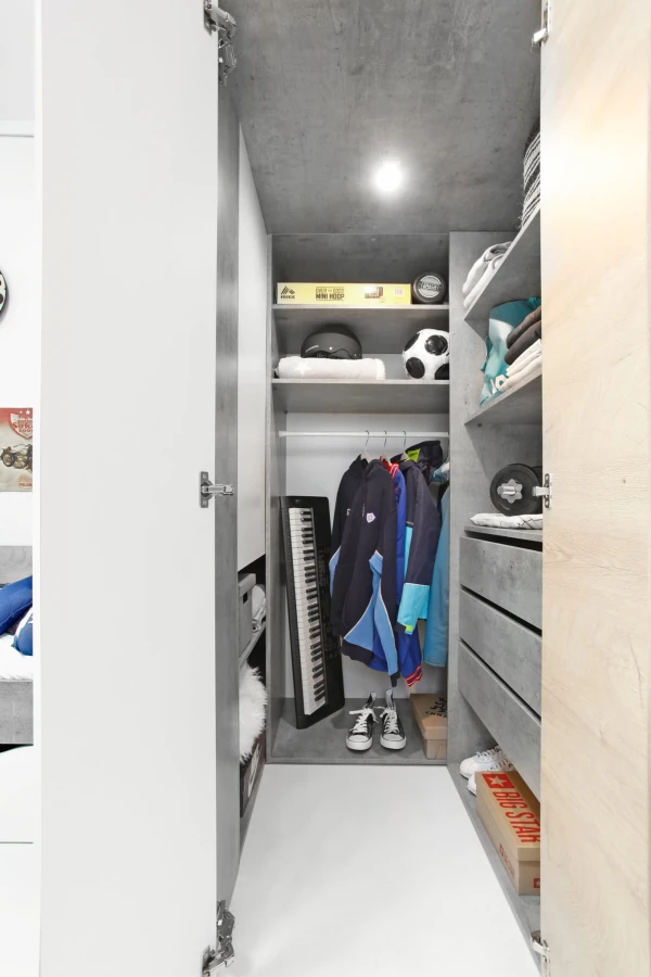 Kleiderschrank SIMON 01'.jpg