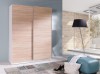 Moderner Schwebetürenschrank in Eiche-Optik mit zwei Türen für das Schlafzimmer.