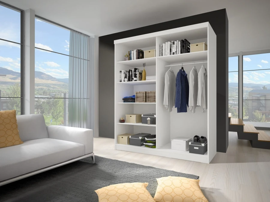 Moderner weißer Kleiderschrank offen im Wohnzimmer mit Kleiderstange und Regalen.