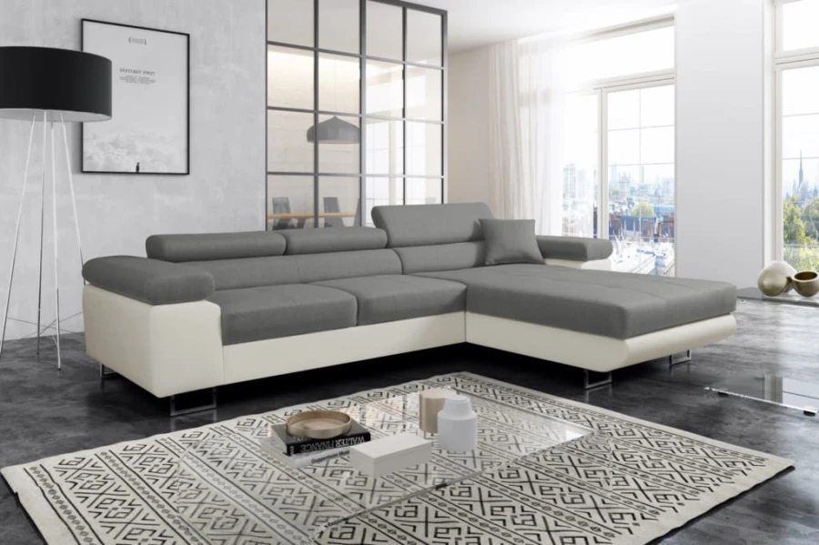 Modernes Ecksofa in Grau und Weiß mit verstellbaren Kopfstützen.