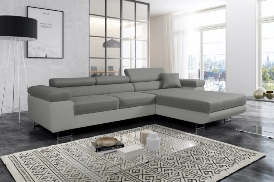 Elegantes L-Sofa in Hellgrau und Weiß für ein modernes Wohnzimmer-Ambiente.
