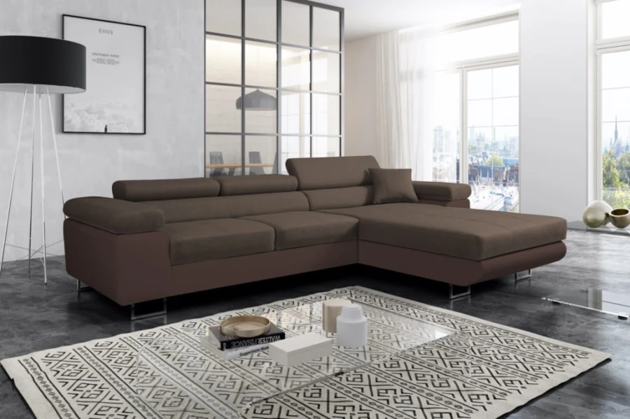 Modernes braunes Ecksofa mit verstellbaren Kopfstützen im Wohnzimmer.
