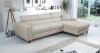 Helles beiges Ecksofa in einem modernen, lichtdurchfluteten Wohnzimmer.