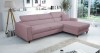 Elegantes Ecksofa in Altrosa in einem hellen, skandinavisch inspirierten Wohnzimmer.