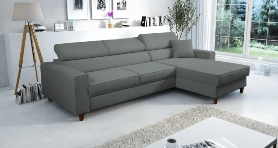 Graues Ecksofa mit Recamiere und eleganten Holzbeinen