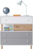 Moderne Kommode für Kinderzimmer in Weiß, Grau und Holzoptik mit geräumigen Schubladen.