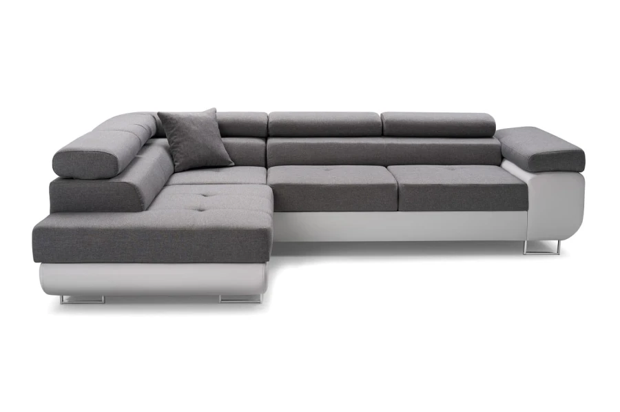 Stilvolles Wohnzimmer-Sofa in Grau und Weiß mit passendem Kissen.