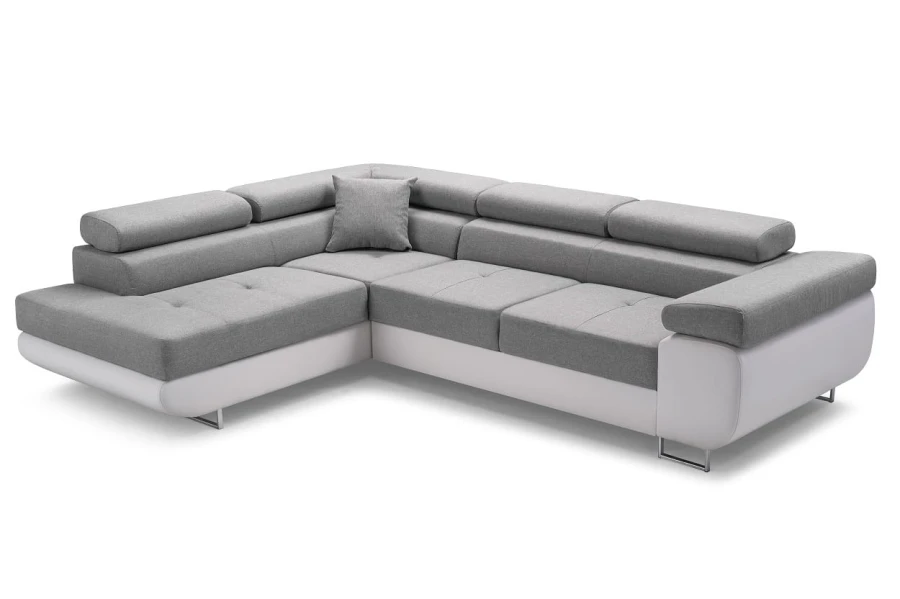Hellgraues Ecksofa mit weißem Korpus und verstellbaren Kopfstützen.