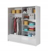 Innenansicht Kleiderschrank weiß mit Kleiderstange, Regalfächern und Boxen.