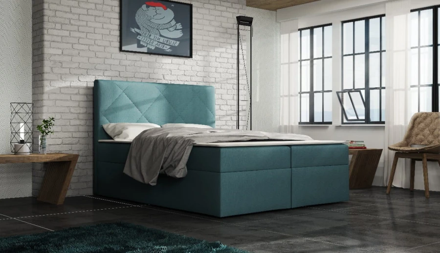 Boxspringbett in Petrol mit hohem, gestepptem Kopfteil für ein stilvolles Schlafzimmer.
