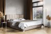 Beiges Polsterbett mit weichem Samtbezug in hellem, modernem Schlafzimmer-Design.