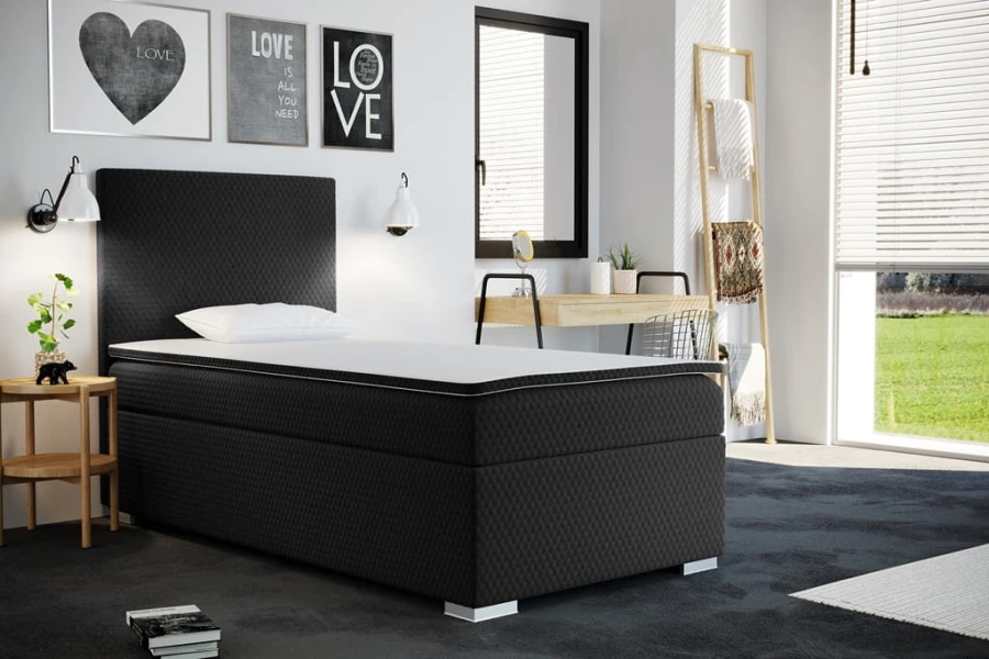 Schwarzes Boxspringbett als Einzelbett im modern eingerichteten Schlafzimmer.