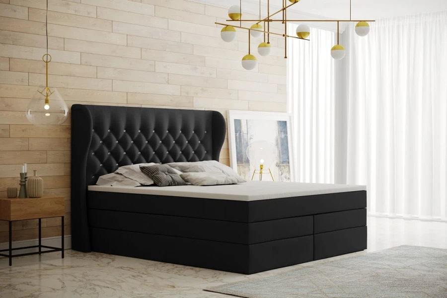 Schwarzes Boxspringbett mit dekorativ gestepptem Kopfteil in einem stilvollen Schlafzimmer.