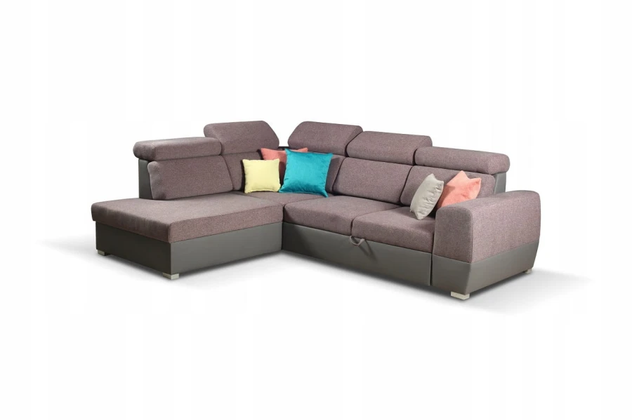 Modernes L-förmiges Ecksofa in Mauve und Grau mit bunten Dekokissen.