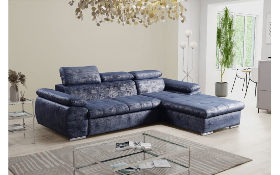 Modernes blaues Ecksofa im stilvoll eingerichteten Wohnzimmer Ambiente.