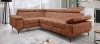 Braunes Ecksofa in modernem Wohnzimmer-Ambiente mit Panoramablick und Teppich.