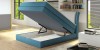 Funktionale Aufbewahrung: Blaues Boxspringbett mit geöffnetem Bettkasten.