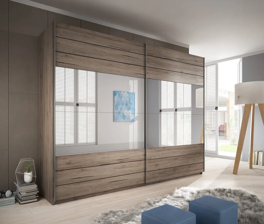 Moderner Schwebetürenschrank in Eiche-Optik mit Spiegel für das Schlafzimmer.