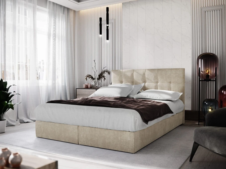 Modernes Schlafzimmer mit beige gepolstertem Bett, weißem Vorhang und stilvollen Designerlampen.
