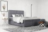 Anthrazitfarbenes Boxspringbett im minimalistischen Schlafzimmer.
