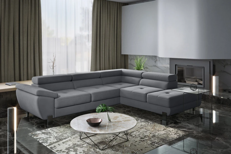 Dunkelgraue L-Form Couch für ein elegantes Wohnzimmer mit Kamin und Marmortisch.