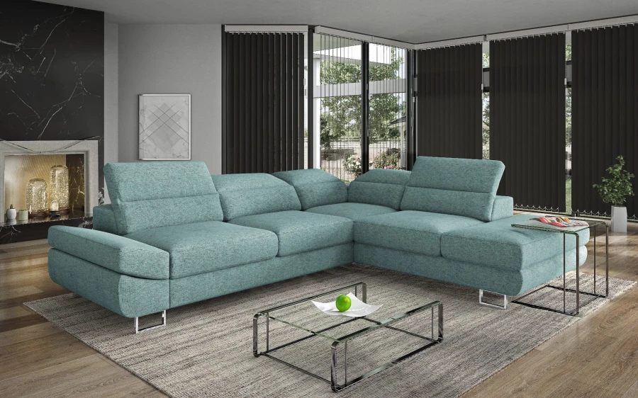 Petrolfarbenes Ecksofa als stilvoller Farbakzent im Wohnbereich mit grauem Teppich.