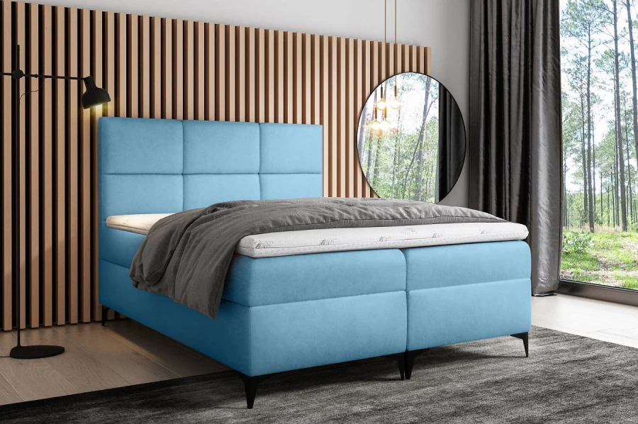 Hellblaues Boxspringbett mit abgestepptem Kopfteil in modernem Wohndesign.