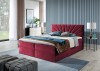 Rotes Boxspringbett mit elegantem fächerförmigem Kopfteil in einem hellen, modernen Schlafzimmer.