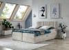 Beiges Boxspringbett mit gepolstertem Kopfteil in modernem Schlafzimmer mit Dachfenstern