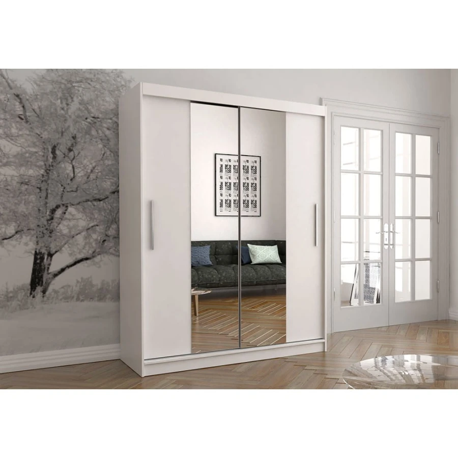 Weißer Schwebetürenschrank mit Spiegeltüren im modernen Schlafzimmer.