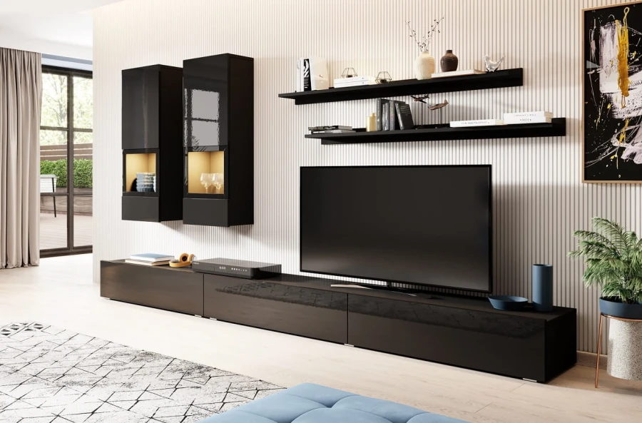 Moderne schwarze Wohnwand mit TV-Lowboard, Hängeschränken und LED-Licht