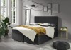 Dunkelgraues Boxspringbett aus Samt in stilvollem Schlafzimmer-Ambiente