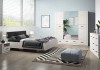 Modernes Schlafzimmer-Set in Weiß-Kiefer Optik mit Bett, großem Kleiderschrank und Kommode.
