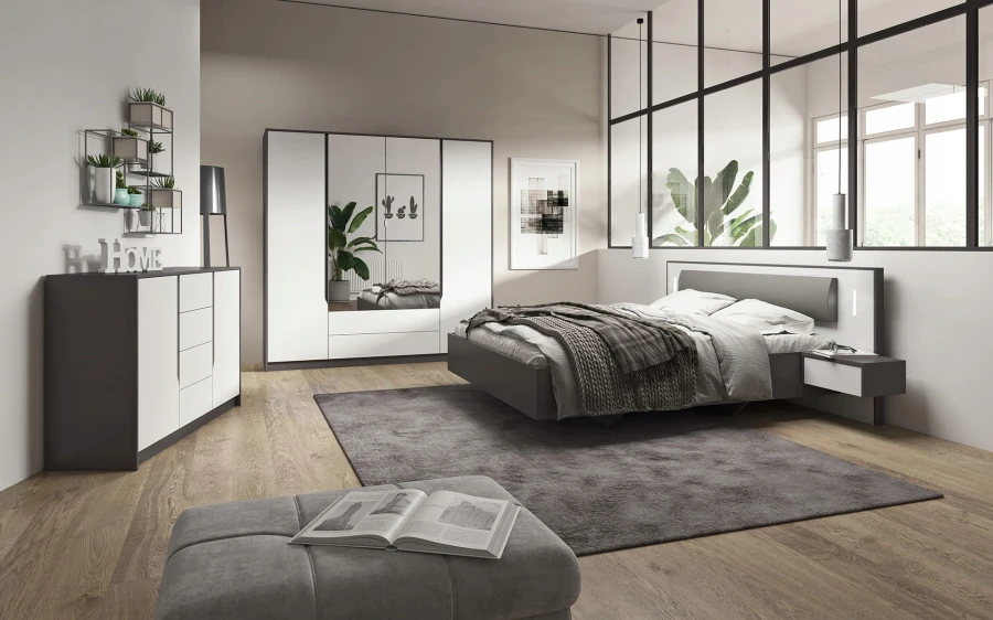 Modernes Schlafzimmer-Set inklusive Bett, großem Kleiderschrank und Kommode.