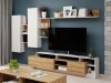 Komplettes Wohnwand-Set in Weiß und Eiche in einem modern eingerichteten Wohnzimmer.