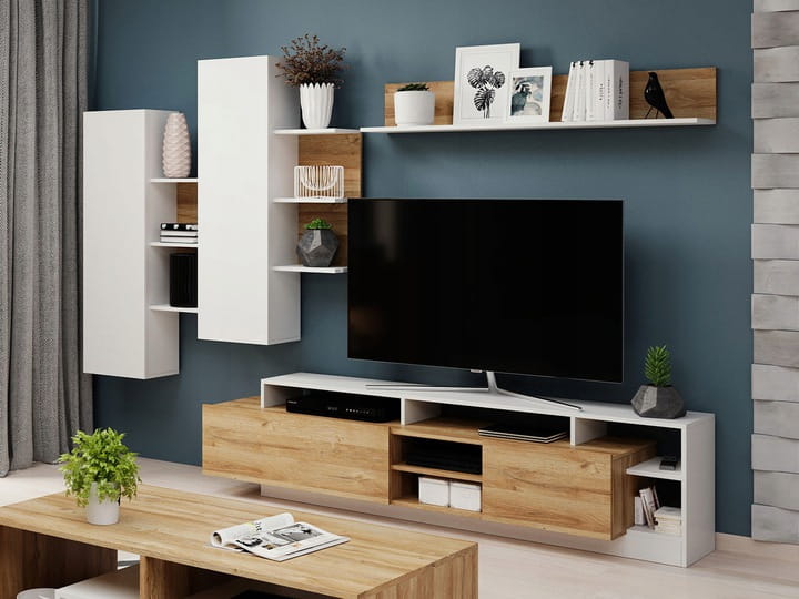 Komplettes Wohnwand-Set in Weiß und Eiche in einem modern eingerichteten Wohnzimmer.