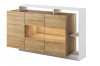 Sideboard in Eichenoptik mit weißem Rahmen und integrierter LED-Beleuchtung.