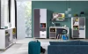 Komplette Jugendzimmer-Einrichtung mit Schreibtisch, Kleiderschrank und Sideboard in Weiß-Grau.