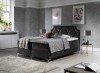 Modernes Boxspringbett in Anthrazit mit dekorativem Kopfteil im Schlafzimmer-Ambiente