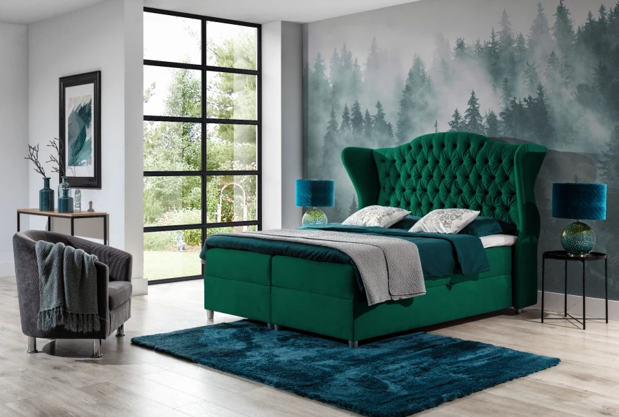 Elegantes Boxspringbett in Smaragdgrün mit gestepptem Samt-Kopfteil und Stauraum.