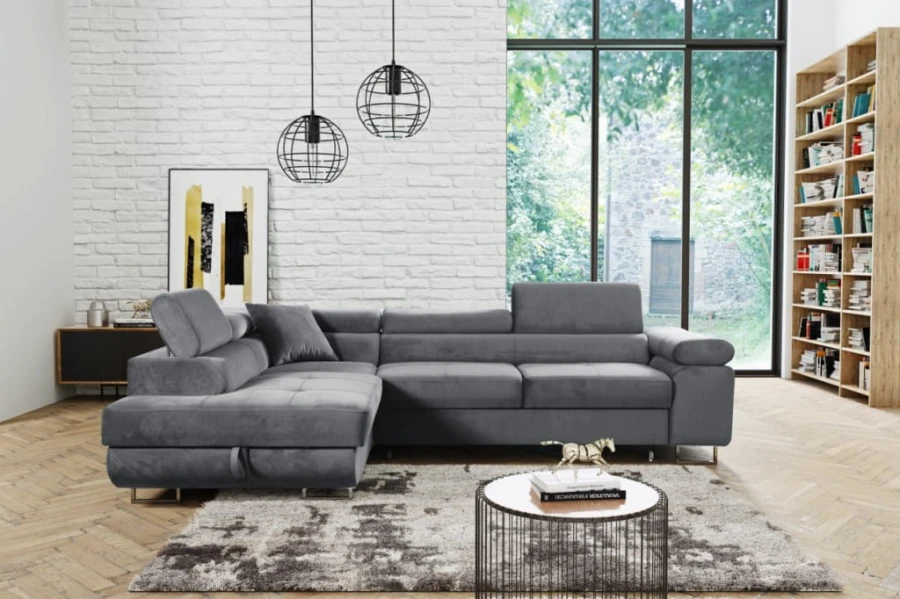 Moderne graue Eckcouch im industriellen Design mit Parkettboden.