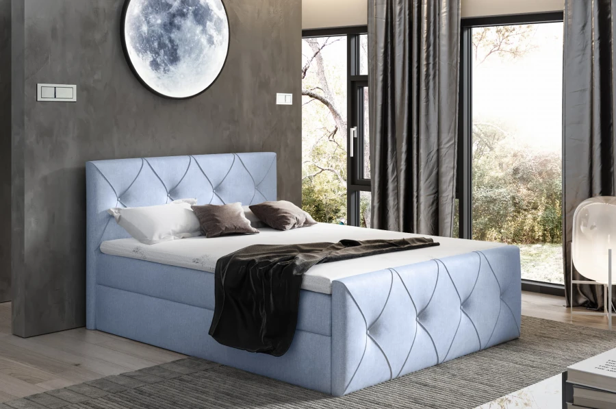 Hellblaues Polsterbett mit moderner Steppung in einem hellen, zeitgemäßen Schlafzimmer.