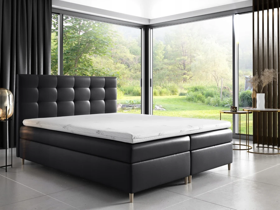 Schwarzes Boxspringbett mit elegantem Karomuster-Kopfteil und weißem Topper.