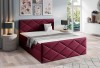 Elegantes bordeauxrotes Polsterbett mit Rautenmuster-Steppung in gemütlicher Schlafzimmer-Atmosphäre.