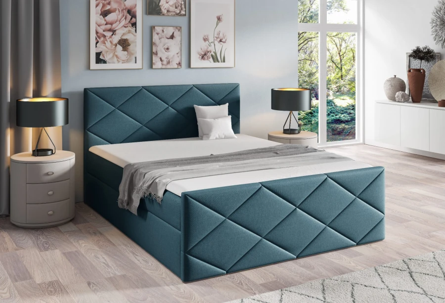 Dunkelblaues Polsterbett mit Rautensteppung in einem hellen, stilvollen Schlafzimmer.