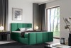 Dunkelgrünes Polsterbett als eleganter Blickfang in modernem Schlafzimmer.